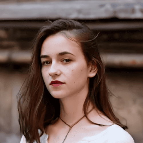 Anastasia-Khmelevska-portrait Porträtfoto: Das Portrait zeigt die Illustratorin Anastasia Khmelevska in einem sehr professionell gehaltenen Foto.